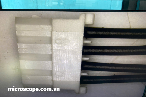 Hình ảnh đầu nối được soi qua kính hiển vi SV-2100H