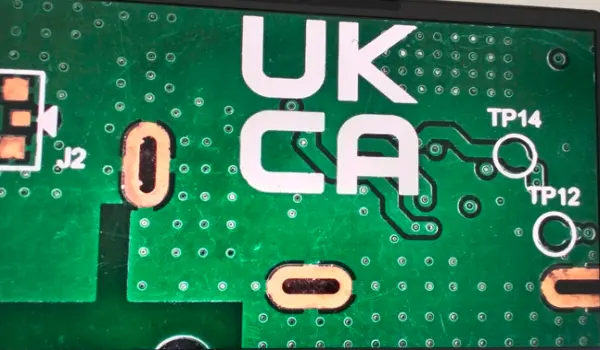 Mạch điện PCB được soi qua kính hiển vi UM08